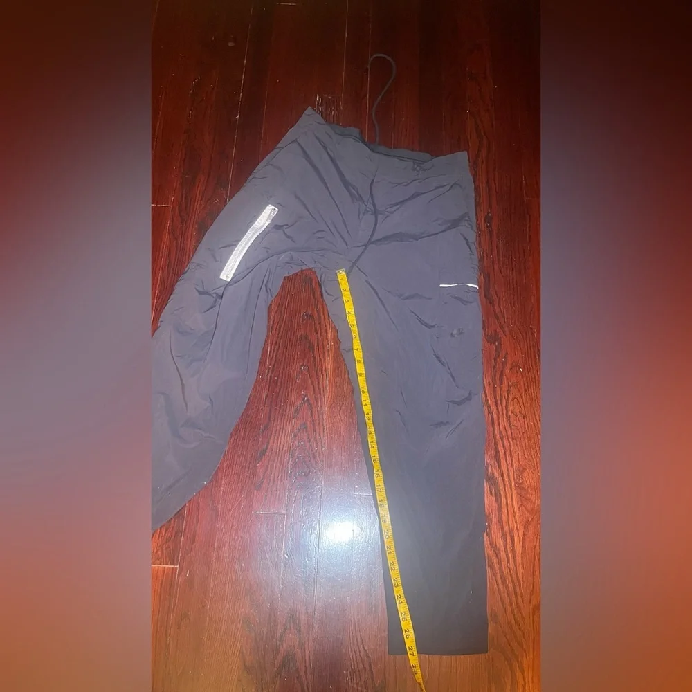 Nike Black women’s drawstring crop pants size medium
